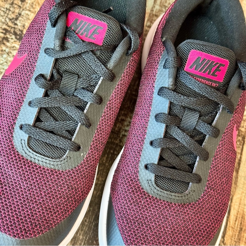 Women’s NIKE Running Shoes | #Z30 - Picture 3 of 15